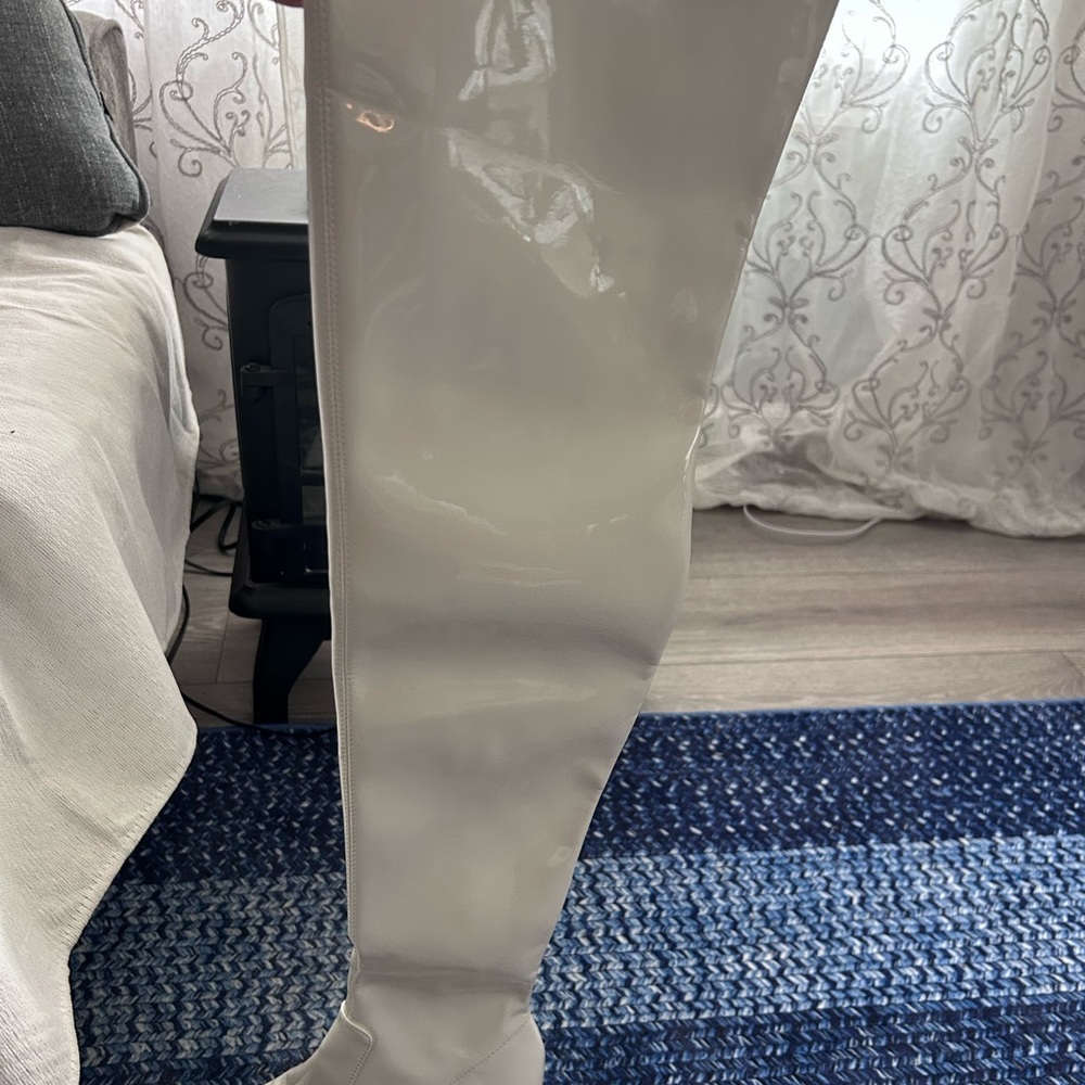 Mucccute White Thigh High Boots with Zipper - Picture 2 of 8